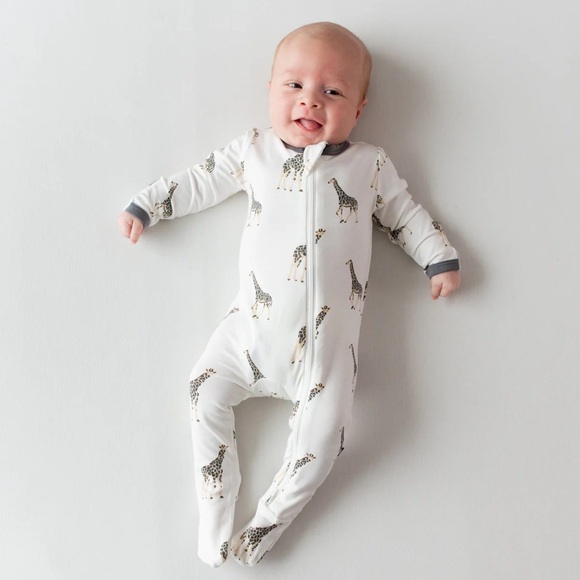 Kyte Baby Bamboo Giraffe Print Zippered Footie 6-12 Months - Picture 1 of 5
